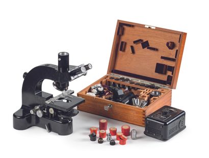 null Leitz Ortholux Microscope (1947)

State-of-the-art research microscope for polarized...