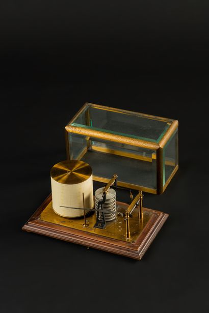 null Large brass and glass barograph signed EHMP 30 Rue Manin in Paris. Interesting...