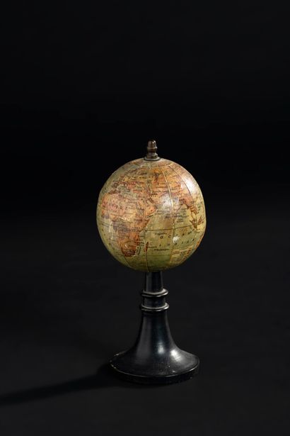 null Small globe from the Forest house on a blackened wood stand



Dim : 17 cm high



End...