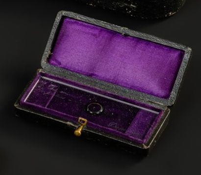 null Micrometer signed Dumaige late 19th century

Leather and purple velvet box

9...