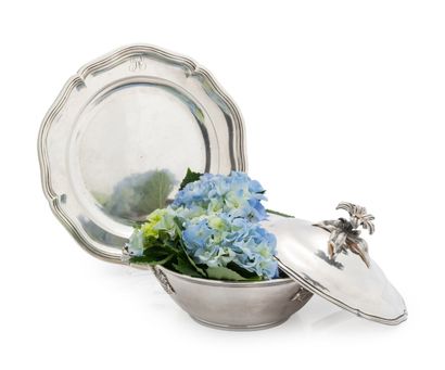 null Vegetable dish, cover and lining in silver and silver plated metal

Circular...