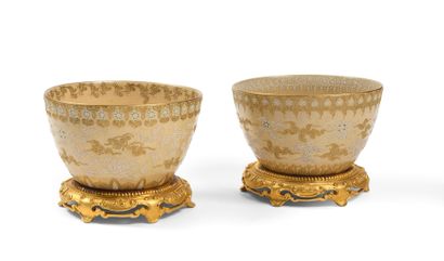null JAPAN SATSUMA Pair of circular earthenware bowls, decorated in light relief...