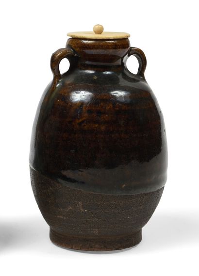 null JAPAN, SETO FURNACES Amphora shaped with two handles near the neck, made of...