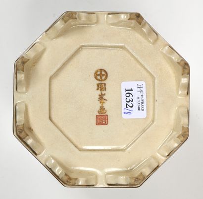 null JAPAN SATSUMA Perfume burner of octagonal shape in earthenware, resting on 8...