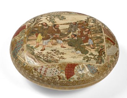 null JAPAN SATSUMA Large earthenware covered box, decorated in polychrome and gold....