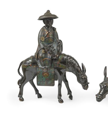 null JAPANESE Figurine in cloisonné bronze and brown patina representing Toba sitting...