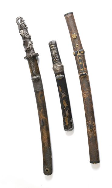 null Ô-TANTO/KÔ-WAKIZASHI Strong blade with grooves of 36,2 cm.

	Nakago ubu, 2 mekugi-ana.

	Signed...