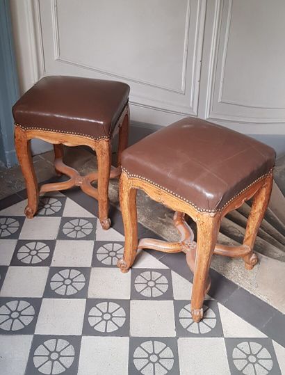 null Pair of stools in molded and carved natural wood, with scrolled legs and x-shaped...