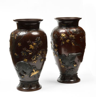 null JAPAN Pair of bronze baluster vases with brown patina, decorated in high relief...