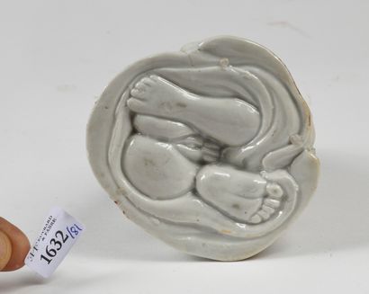 null JAPON STYLE DE KUTANI Figurine érotique en porcelaine représentant une Bijin...
