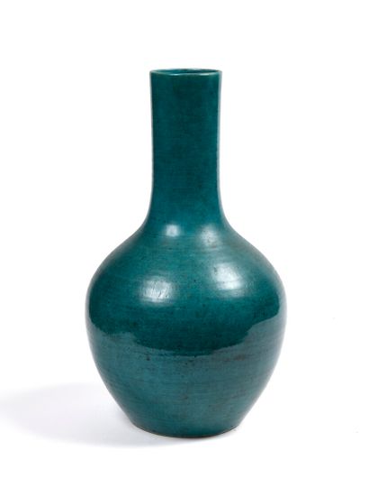 null CHINE Vase bouteille de forme balustre en biscuit émaillé bleu turquoise

Période...