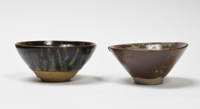 null JAPAN Two small Chawan stoneware bowls for the tea ceremony with a red-brown...