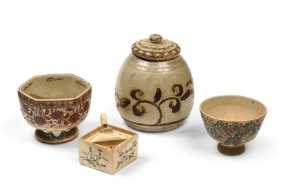 null JAPAN Lot including a stoneware covered pot with grey celadon glaze decorated...