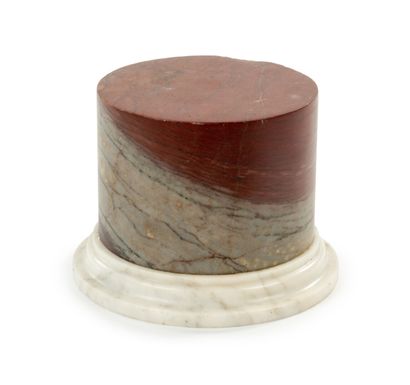 null Base en marbre rouge antique

Haut 14 cm, diam 14cm