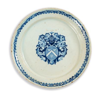 null ROUEN

Circular earthenware plate decorated in blue monochrome with a coat of...