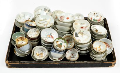null JAPON Fort lot de coupelles à saké en porcelaine à décors divers.

XXème si...
