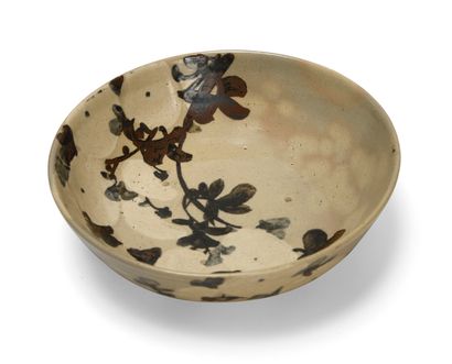 null JAPANese stoneware circular bowl with beige cracked glaze, decorated in brown...
