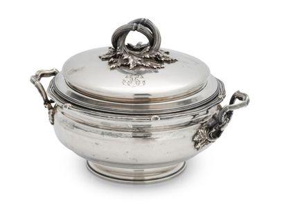null Silver vegetable dish and its lid

Circular plain on a base, the handles in...