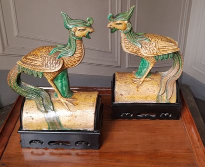 null CHINA

Pair of yellow and green glazed stoneware roof tiles with birds

Ming...