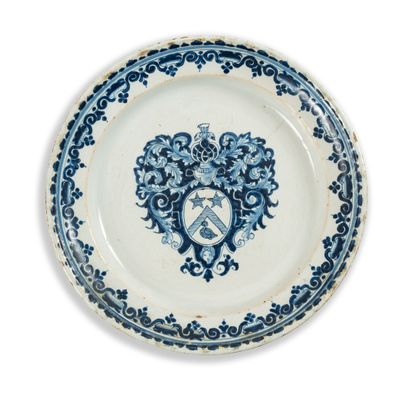 null ROUEN

Circular earthenware plate with blue monochrome decoration of a coat...