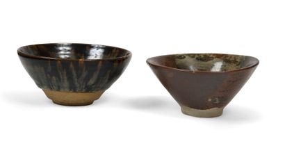 null JAPAN Two small Chawan stoneware bowls for the tea ceremony with a red-brown...