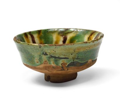 null JAPANese stoneware tea ceremony bowl with high foot and enamelled decoration...