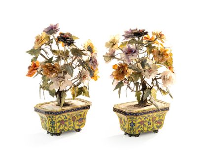 null CHINA Pair of rectangular planters resting on four feet in cloisonne enamel...