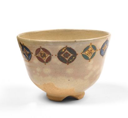 null JAPANESE Beige glazed stoneware tea ceremony bowl of circular shape, decorated...