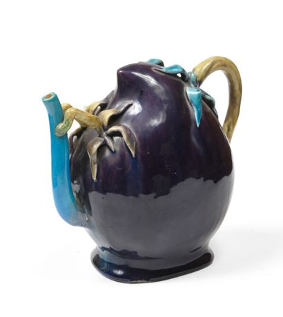 null CHINA Teapot or wine pot in the shape of a peach of longevity, in eggplant-colored...
