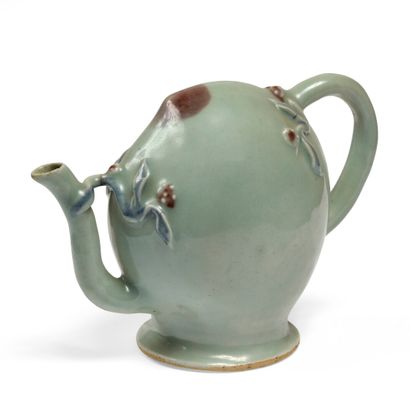 null CHINA Teapot or wine pot in the shape of a peach of longevity in enamelled biscuit...
