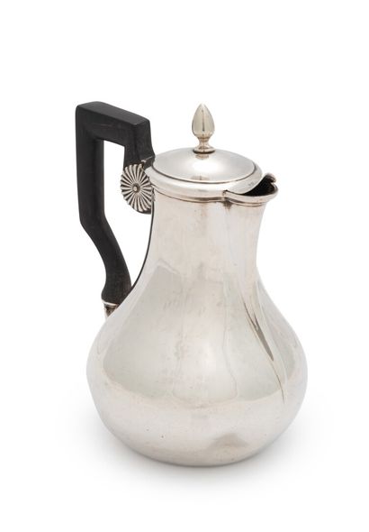 null Silver jug

Baluster on flat base, the angular wooden grip, the lid, the hinge...
