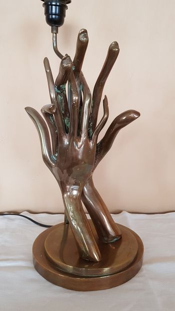 null Yves LOHE (1947-)

The joined hands

Bronze with gold patina signed and mounted...