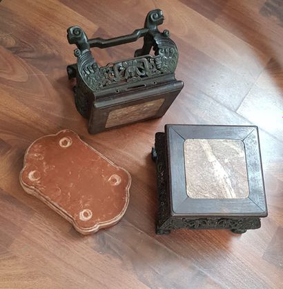 null CHINA

Pair of blackened wood and marble bases

It is joined to the base:

Counter...