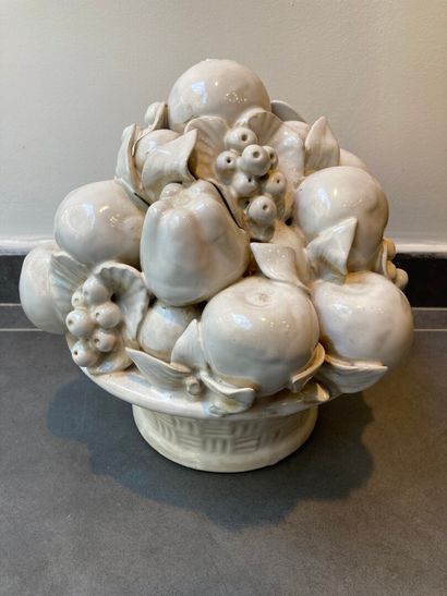 null SARTHES

White glazed ceramic table top representing a fruit basket

After 1900...