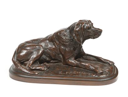 null EMMANUEL FREMIET after

Seated dog

Bronze group with reddish brown patina

Height...