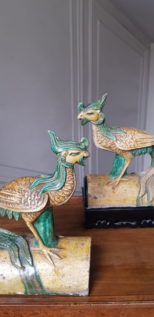 null CHINA

Pair of yellow and green glazed stoneware roof tiles with birds

Ming...