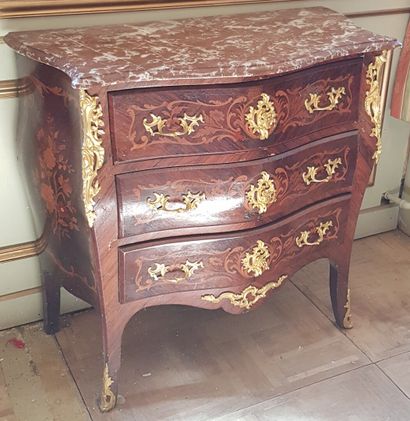 null Chest of drawers with 3 drawers, marquetry decoration underlined by scrolls...