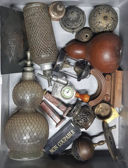 null A handle of trinkets such as siphons, temple lamp mounts, barometer holders,...
