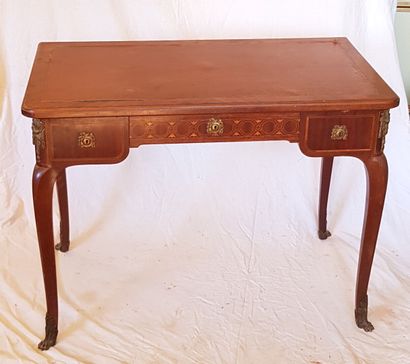 null Small flat transitional style desk in marquetry opening with 3 drawers in front

Height...