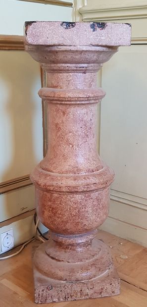 null Medici shaped column in red granite 

Height : 72 cm

Section 24 by 24