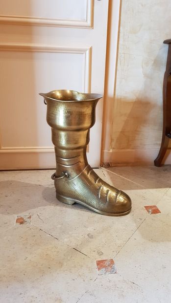 null Brass Seven Places boot forming a rod holder

Height 51 cm, length 40 cm