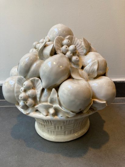 null SARTHES

White glazed ceramic table top representing a fruit basket

After 1900...