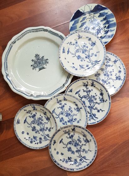 null CHINA

Seven porcelain plates decorated with birds in blue and white camaieu

We...