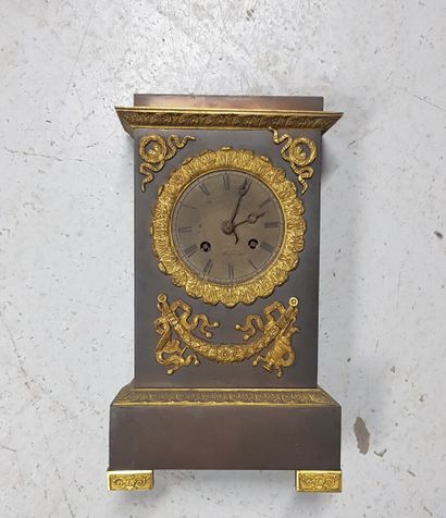 null Pendule borne en acier et bronze doré XIXème siècle

Haut. : 31 cm Larg. : 18...