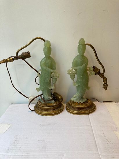null CHINE

Paire de statuettes en jade montées en lampes

Haut. des statuettes :...
