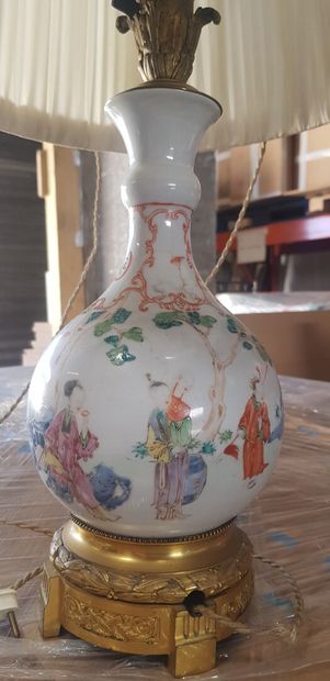 null Vase bouteille montée en lampe (fond coupé)