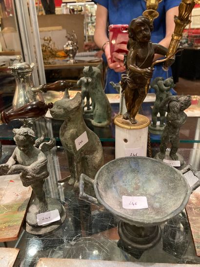 null Lot of four statuettes, a coffee pot, silver plated metal, a Cupid lamp stand,...