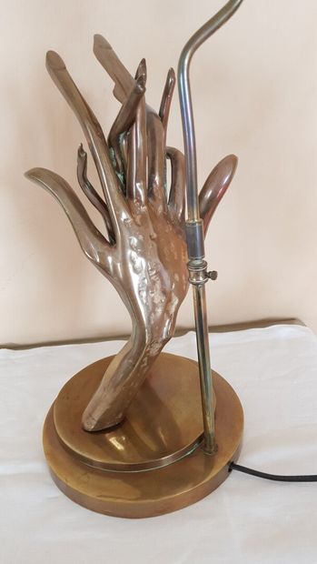 null Yves LOHE (1947-)

The joined hands

Bronze with gold patina signed and mounted...