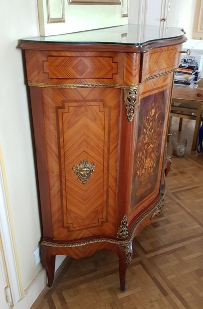 null Curved marquetry cabinet with two doors, marquetry of flowers and ornaments...