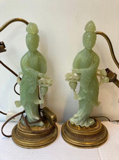 null CHINA

Pair of jade statuettes mounted in lamps

Height of the statuettes :...